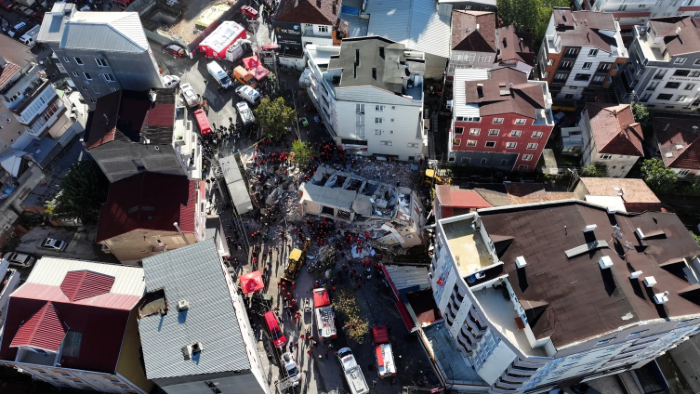Gebze'de çöken 7 katlı binanın enkazında