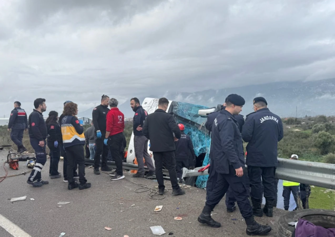Antalya'da yolcu otobüsü şarampole yuvarlandı