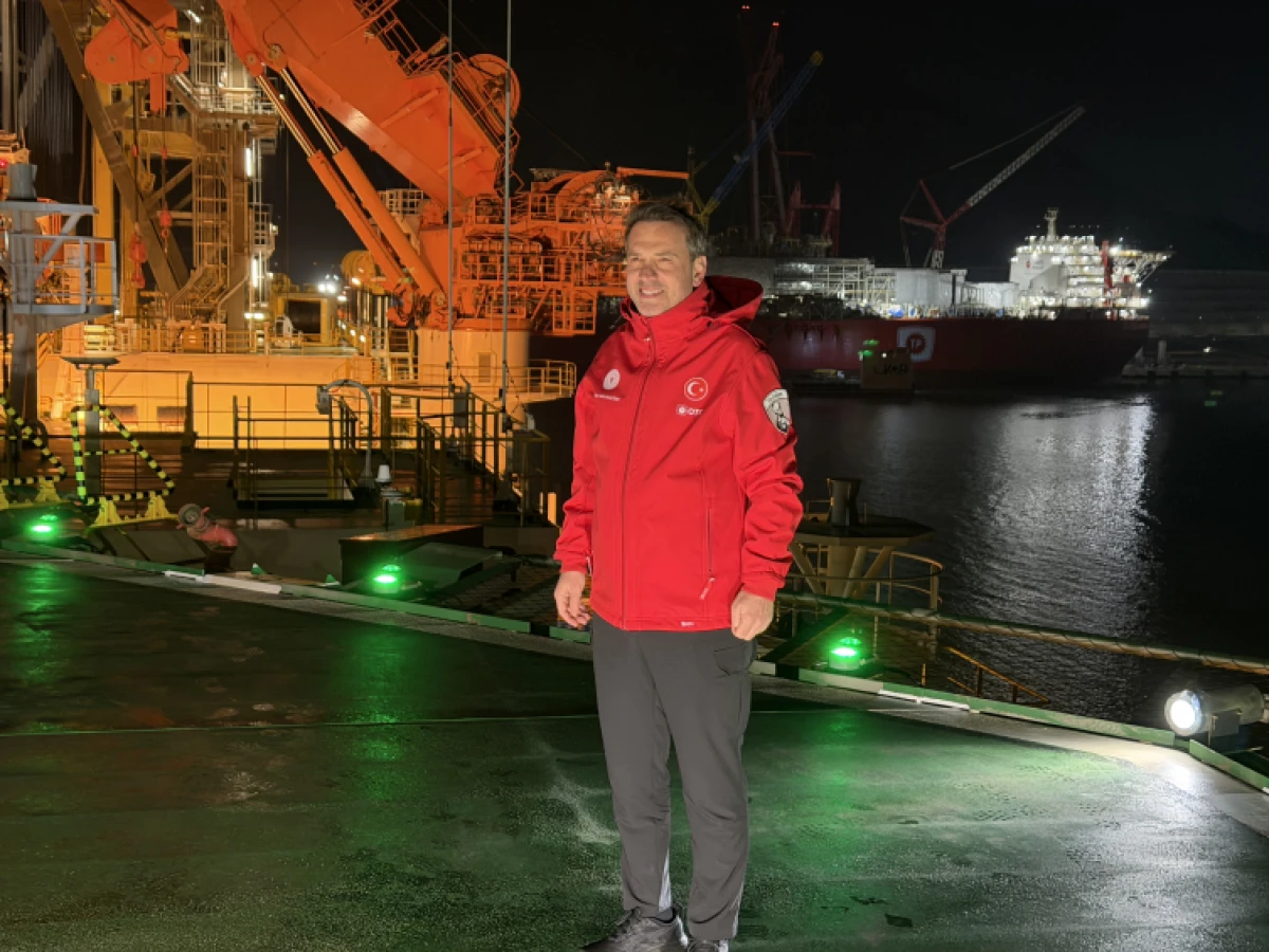 Bayraktar, Türkiye'nin en büyük hedefinin enerjide dışa bağımlılığı bitirmek olduğunu söyledi.