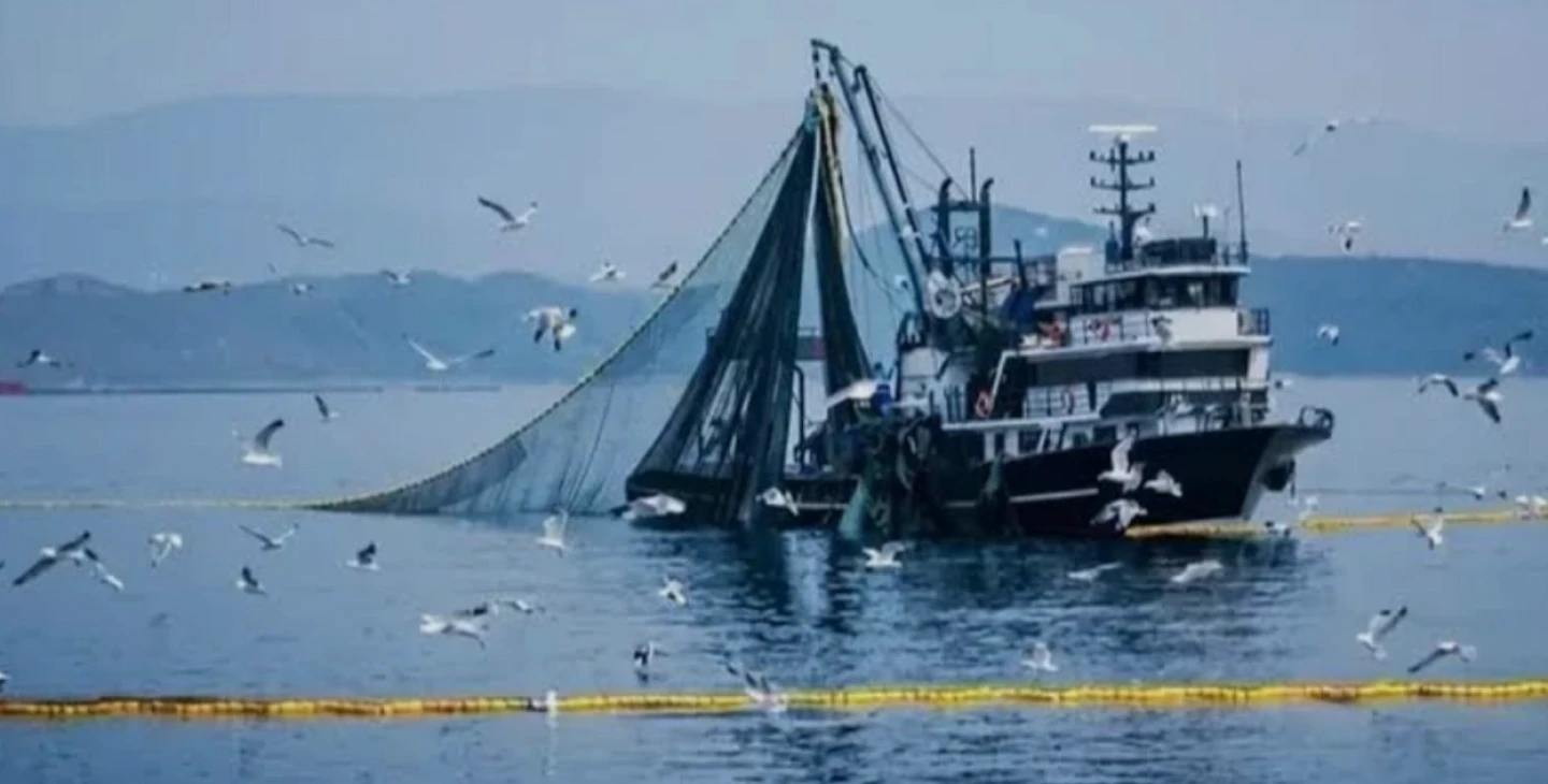 Tekneler limana çekildi