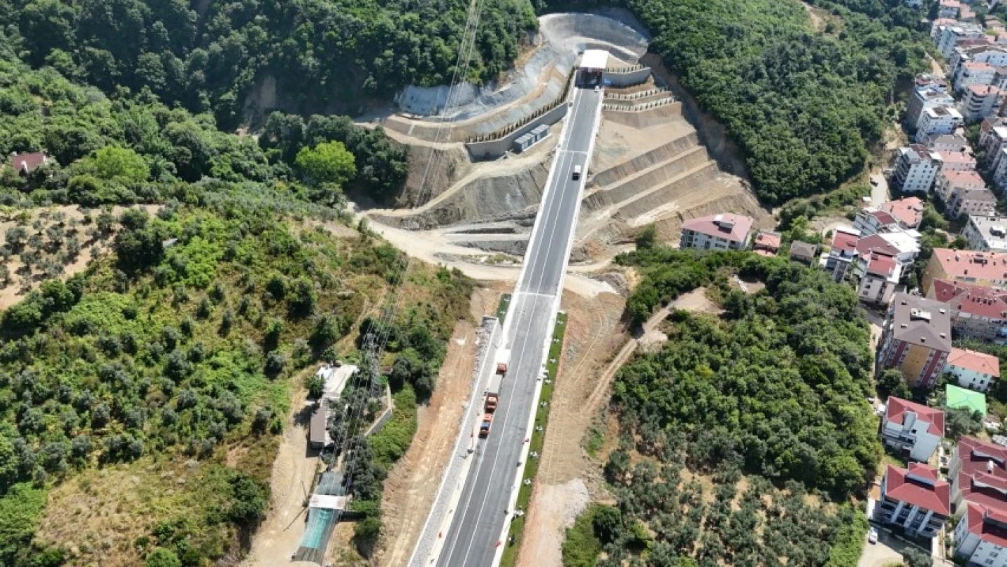 45 kilometrelik güzergâh üzerinde 6 tünel, 4 viyadük, 5 köprü ve kavşak bulunuyor