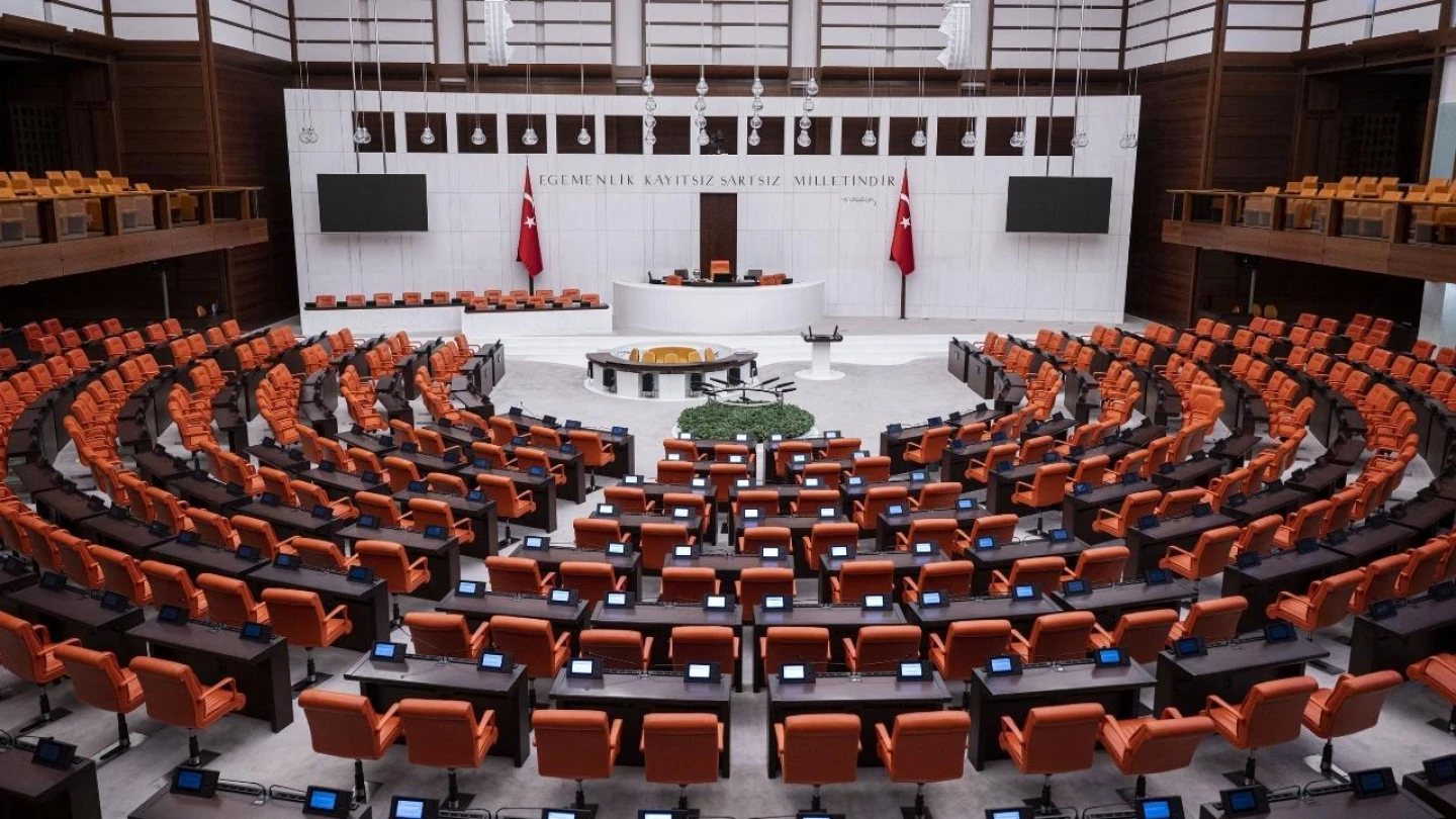 TBMM'de sandalye dağılımı değişti