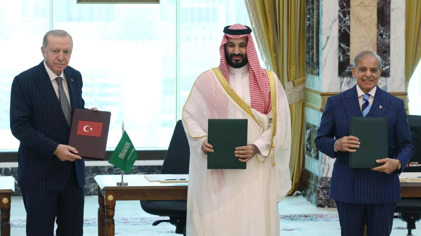 Türkiye, Suudi Arabistan ve Pakistan imzaları attı.